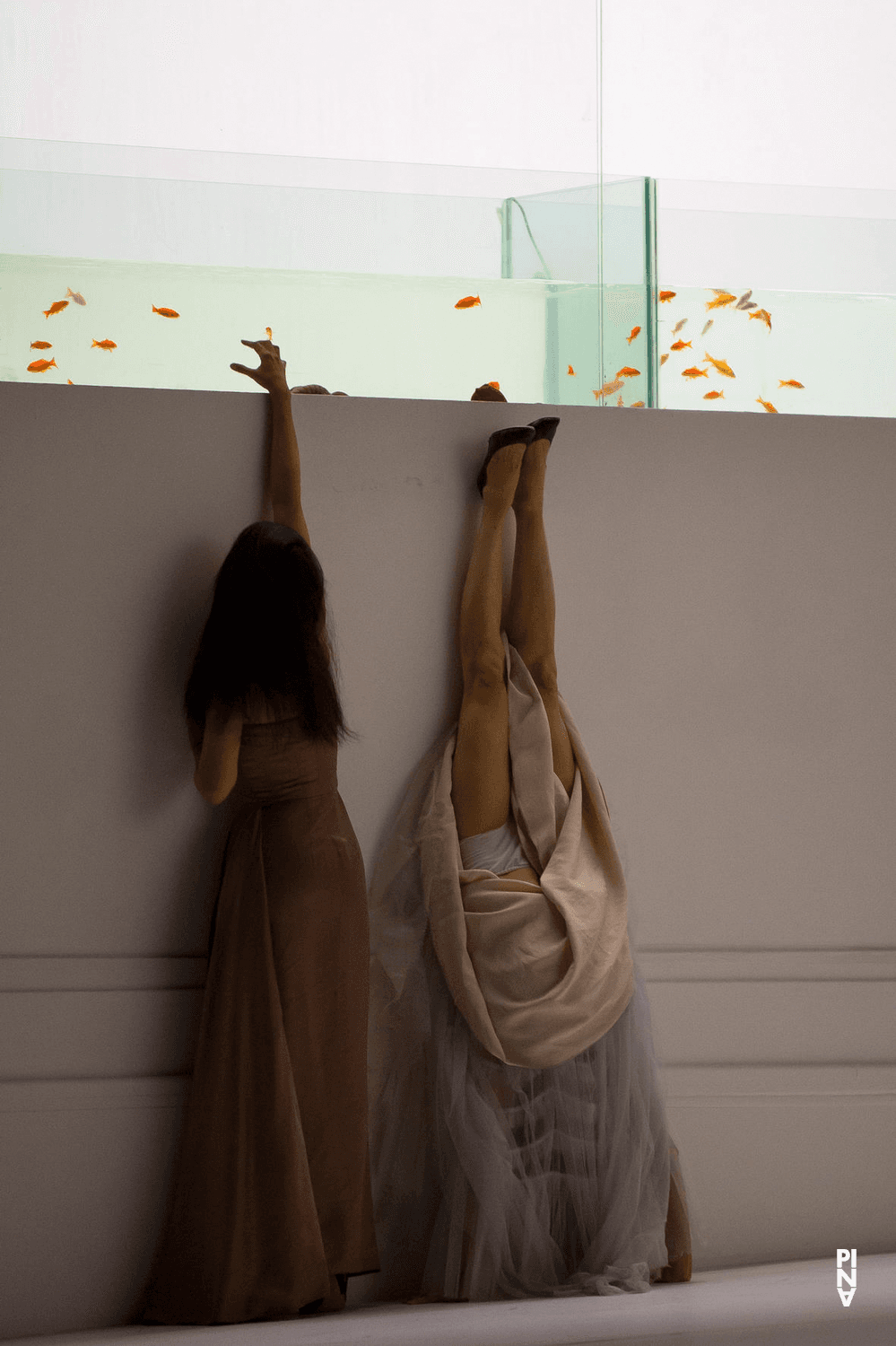 „Two Cigarettes in the Dark“ von Pina Bausch mit Tanztheater Wuppertal in der Opéra de Paris Garnier (Frankreich), 5. September 2014