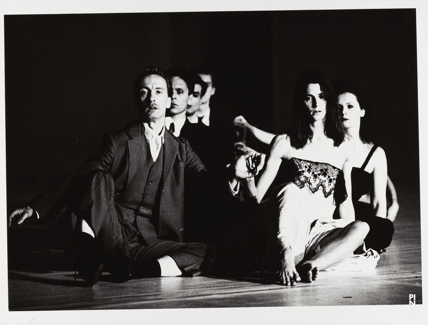 „Two Cigarettes in the Dark“ von Pina Bausch