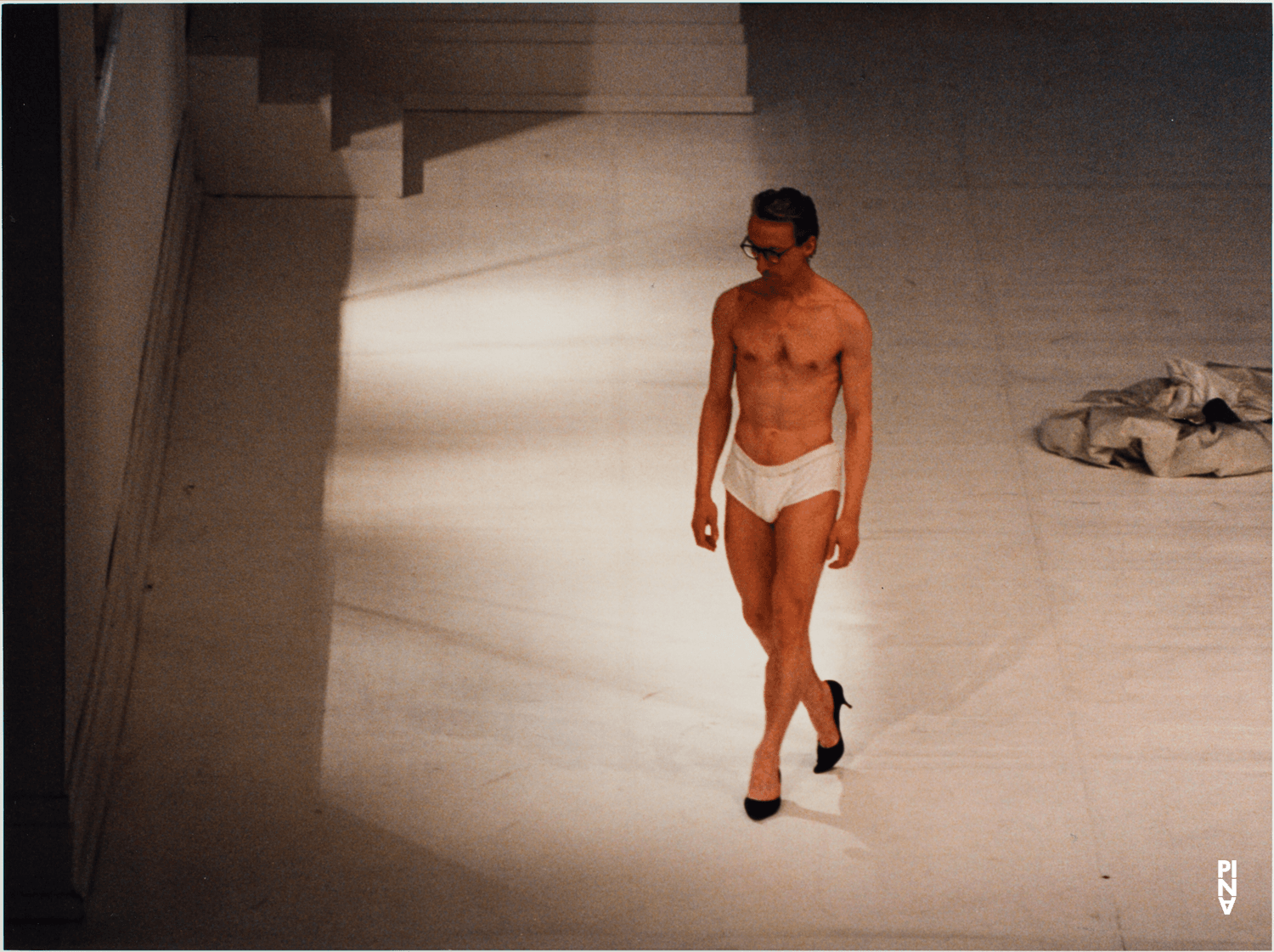 Dominique Mercy dans « Two Cigarettes in the Dark » de Pina Bausch