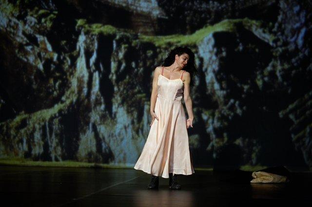 Aida Vainieri in „Danzón“ von Pina Bausch mit Tanztheater Wuppertal im Schauspielhaus Wuppertal (Deutschland), 10. Oktober 2007