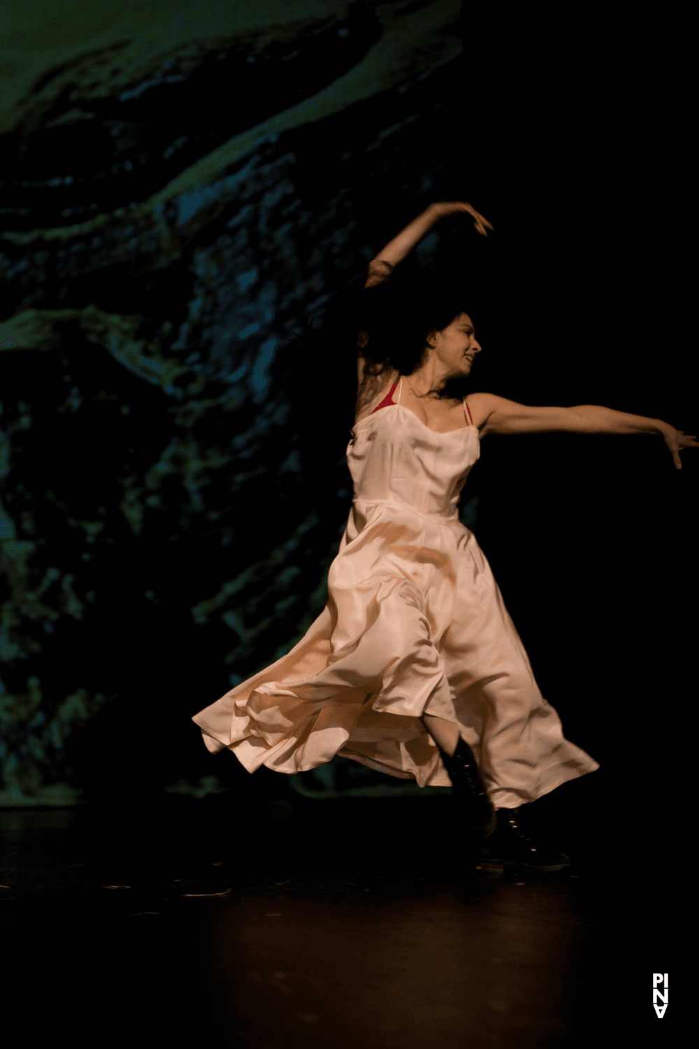 Aida Vainieri dans « Danzón » de Pina Bausch avec Tanztheater Wuppertal à l'Opernhaus Wuppertal (Allemagne), 14 octobre 2010