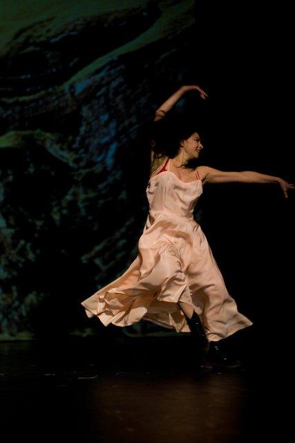 Aida Vainieri dans « Danzón » de Pina Bausch avec Tanztheater Wuppertal à l'Opernhaus Wuppertal (Allemagne), 14 octobre 2010