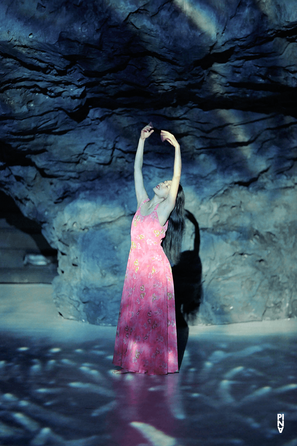 Nayoung Kim dans « O Dido » de Pina Bausch avec Tanztheater Wuppertal au  Théâtre de la Ville Paris (France), 15 juin 2000