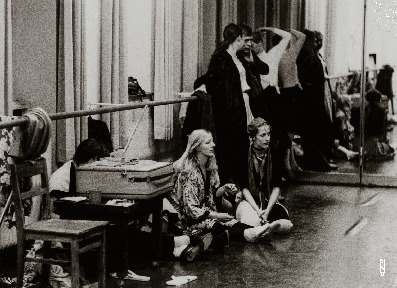 Stephanie Macoun, Barbara Passow-Diekamp und Josephine Ann Endicott in „Ich bring dich um die Ecke…“ von Pina Bausch