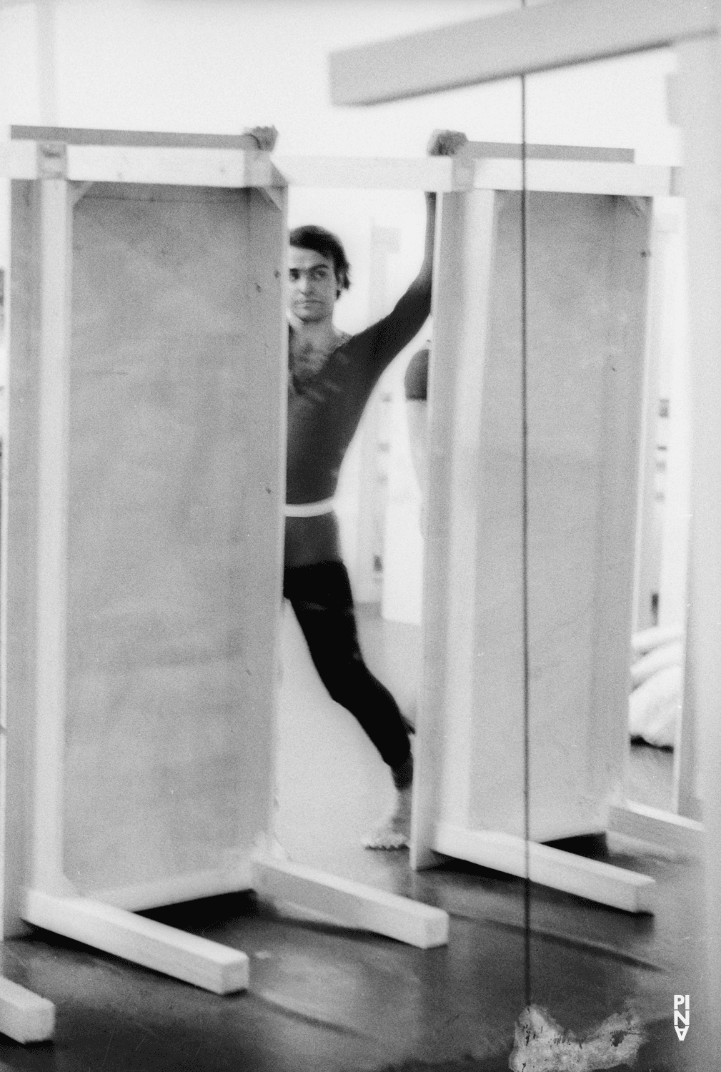 Pedro José Mascarello Bisch in „Ich bring dich um die Ecke…“ von Pina Bausch