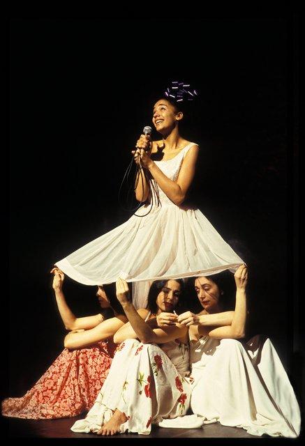 « Der Fensterputzer (Le laveur de vitres) » de Pina Bausch avec Tanztheater Wuppertal au  Théâtre de la Ville Paris (France), 22 avril 1998