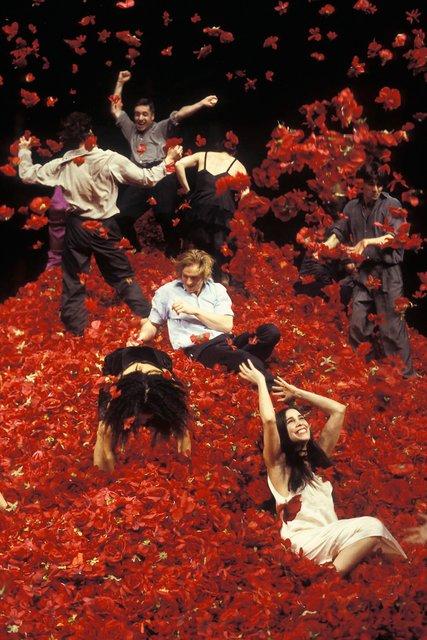 « Der Fensterputzer (Le laveur de vitres) » de Pina Bausch avec Tanztheater Wuppertal au  Théâtre de la Ville Paris (France), 22 avril 1998
