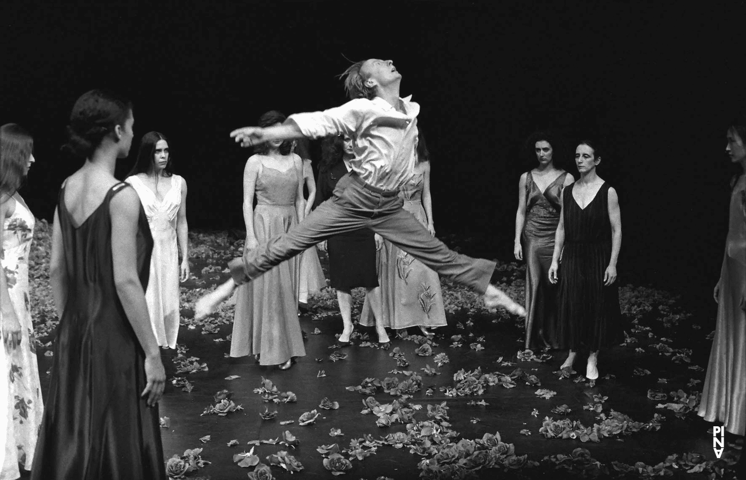 “Der Fensterputzer (The Window Washer)” by Pina Bausch with Tanztheater Wuppertal at Théâtre de la Ville Paris (France), April 22, 1998