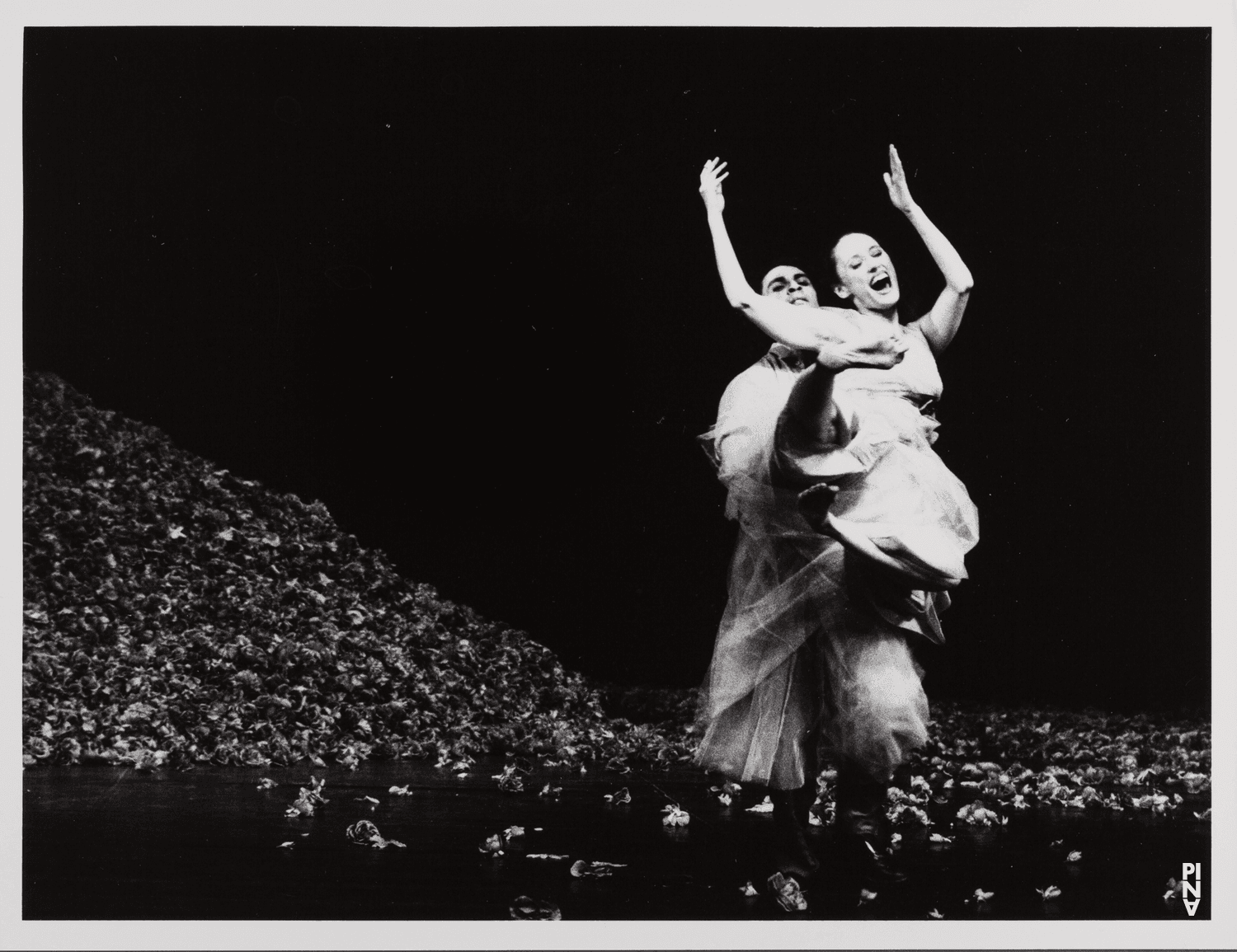 Nazareth Panadero et Daphnis Kokkinos dans « Der Fensterputzer (Le laveur de vitres) » de Pina Bausch