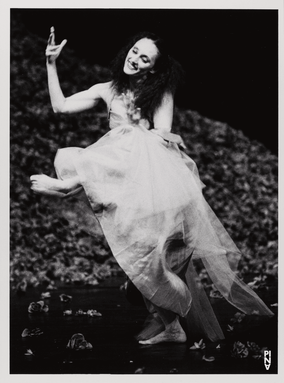 Nazareth Panadero in « Der Fensterputzer (Le laveur de vitres) » de Pina Bausch