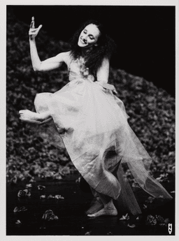 Nazareth Panadero in „Der Fensterputzer“ von Pina Bausch | Foto: Uwe Stratmann