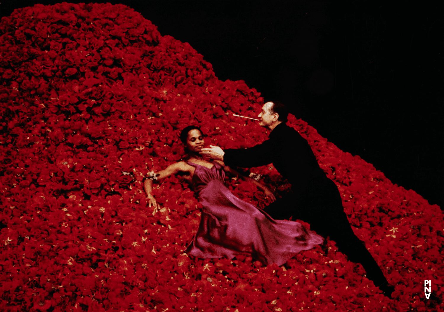 Jan Minařík and Regina Advento in “Der Fensterputzer (The Window Washer)” by Pina Bausch