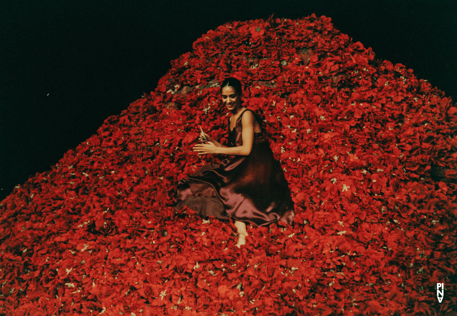 Raphaëlle Delaunay dans « Der Fensterputzer (Le laveur de vitres) » de Pina Bausch