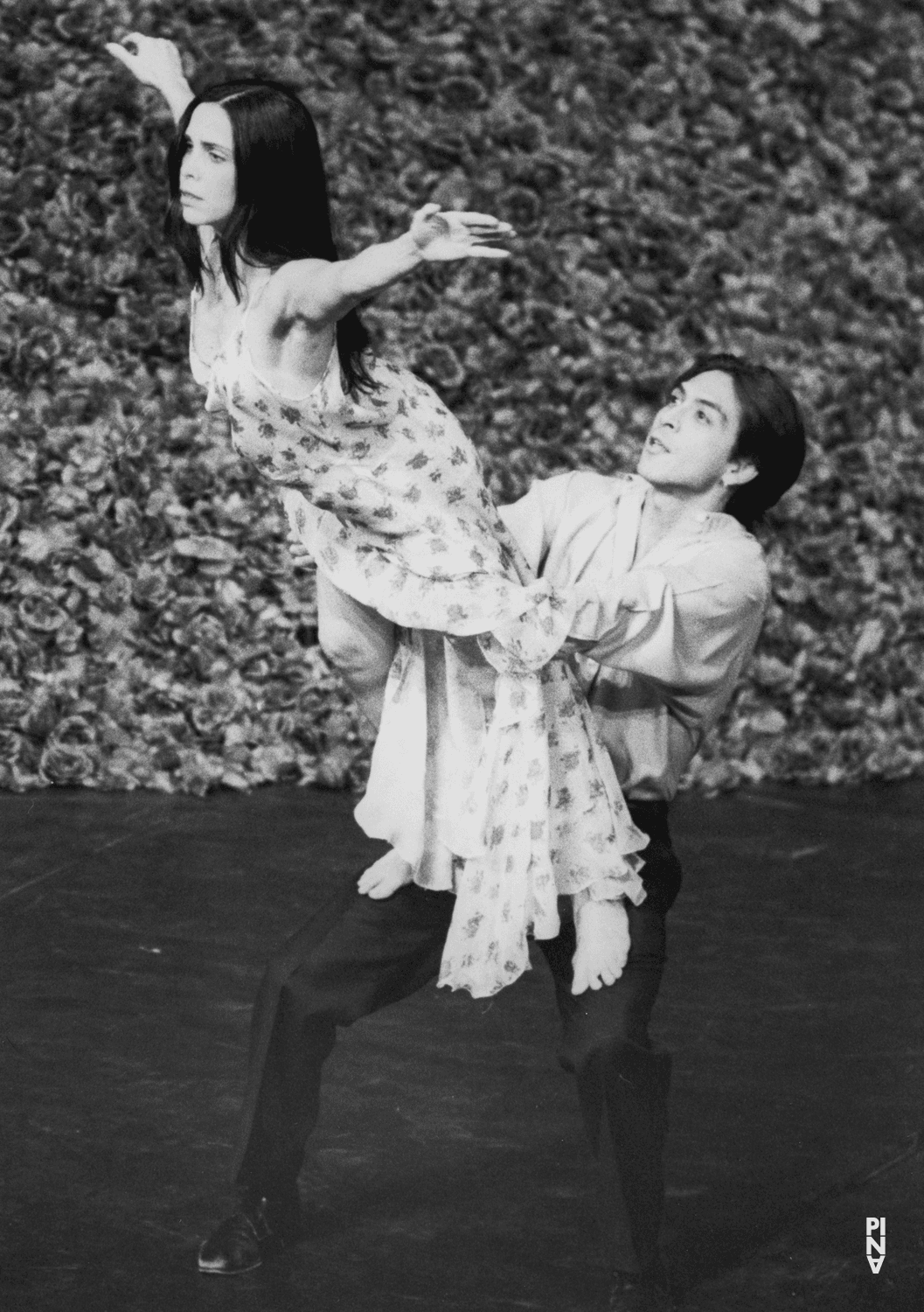 Ruth Amarante et Eddie Martinez dans « Der Fensterputzer (Le laveur de vitres) » de Pina Bausch
