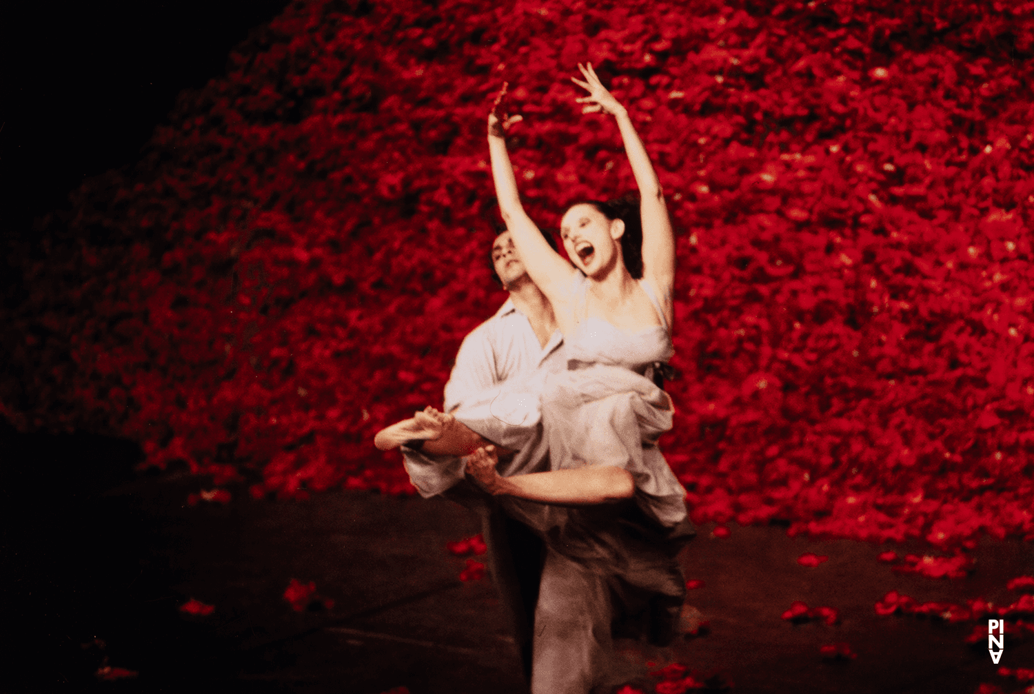 Daphnis Kokkinos et Nazareth Panadero dans « Der Fensterputzer (Le laveur de vitres) » de Pina Bausch