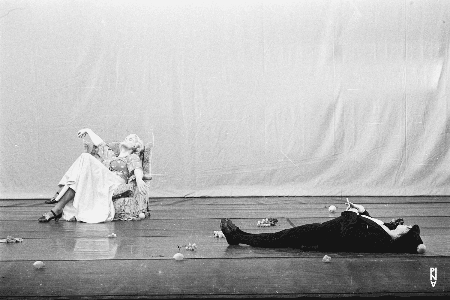 Heinz Samm and Ed Kortlandt in “Fliegenflittchen” by Pina Bausch