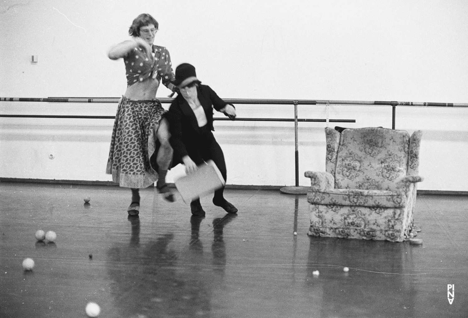 Ed Kortlandt und Heinz Samm in „Fliegenflittchen“ von Pina Bausch