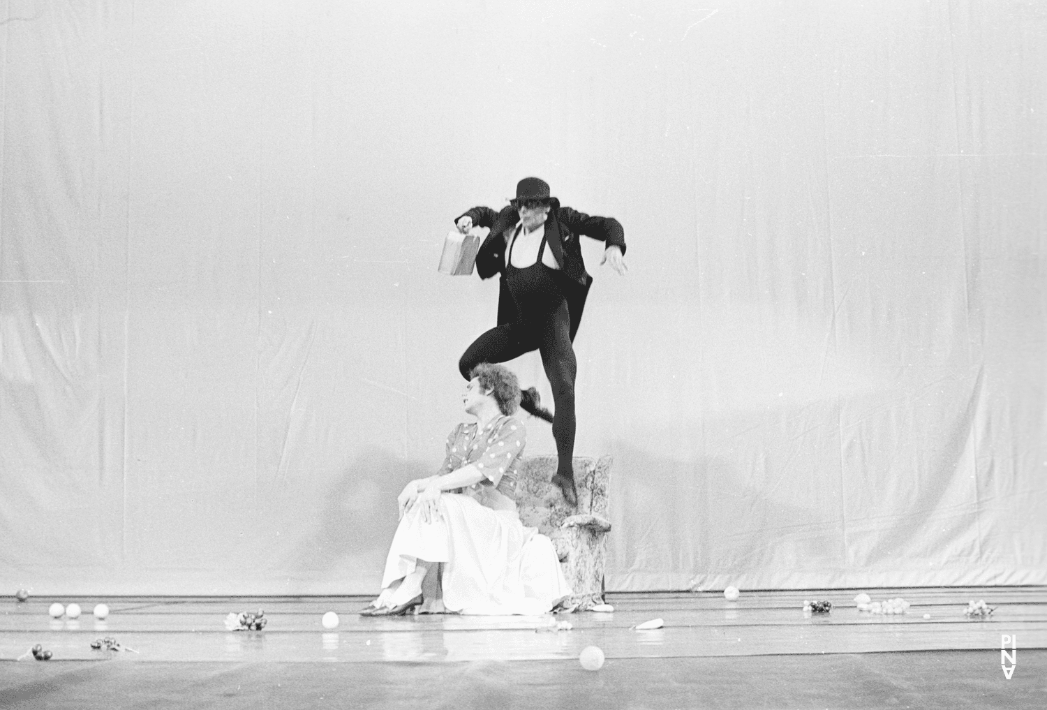 Ed Kortlandt and Heinz Samm in “Fliegenflittchen” by Pina Bausch