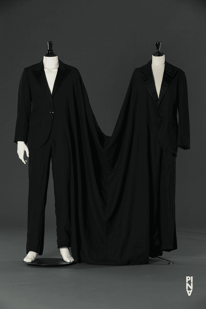 Costume et double suit, porté dans John Giffin et João Penalva en « Fritz » de Pina Bausch