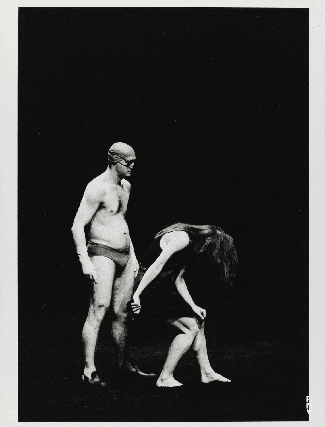 Jan Minařík et Josephine Ann Endicott dans « Auf dem Gebirge hat man ein Geschrei gehört (Sur la montagne, on entendit un hurlement) » de Pina Bausch