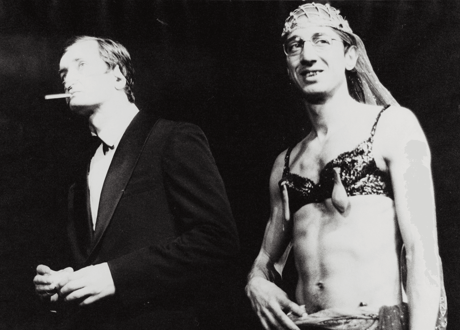 Jan Minařík et Jean Laurent Sasportes dans « Auf dem Gebirge hat man ein Geschrei gehört (Sur la montagne, on entendit un hurlement) » de Pina Bausch
