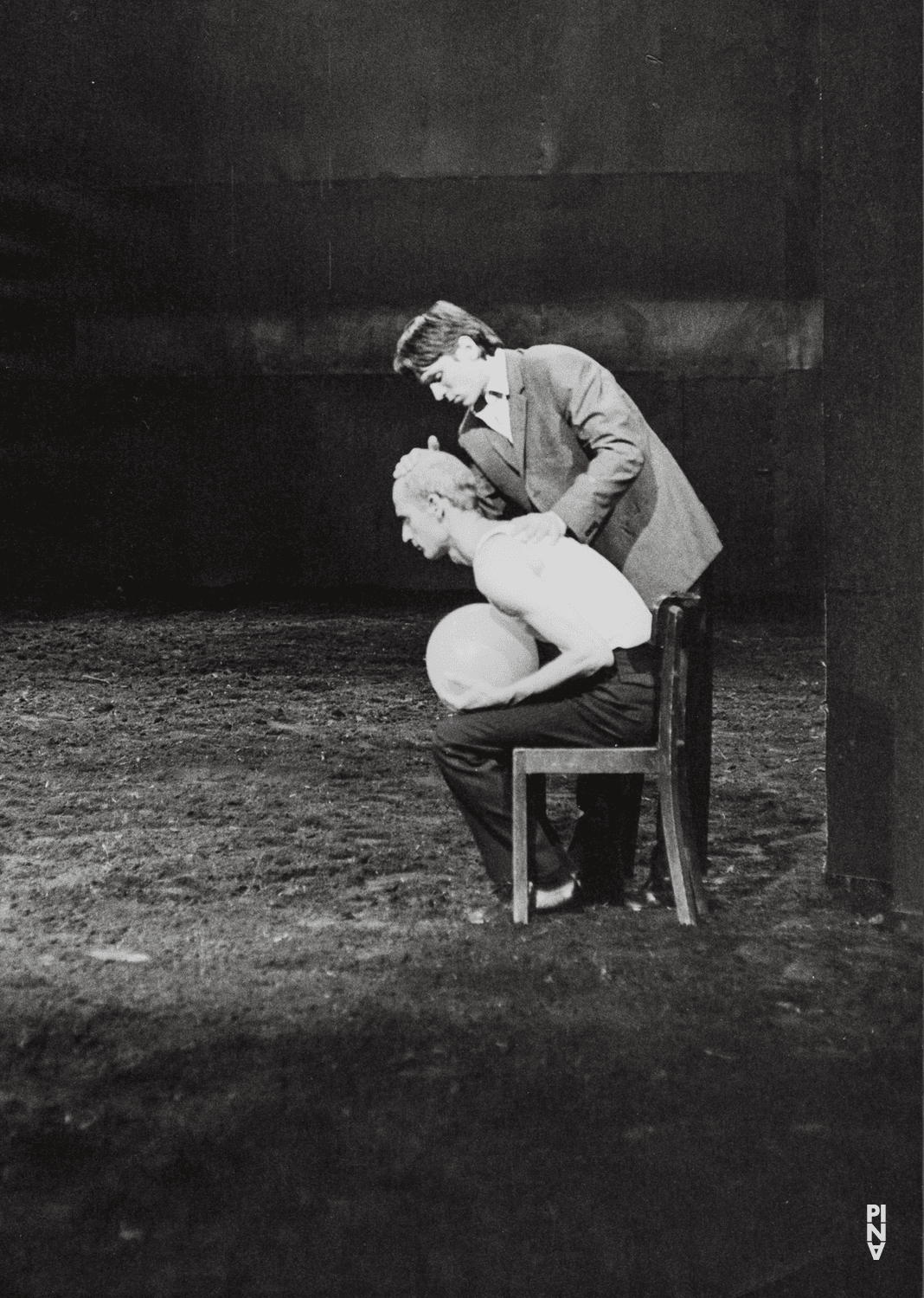 Francis Viet and Jakob Haahr Andersen in “Auf dem Gebirge hat man ein Geschrei gehört (On the Mountain a Cry Was Heard)” by Pina Bausch