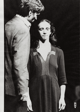 Francis Viet et Beatrice Libonati in « Auf dem Gebirge hat man ein Geschrei gehört (Sur la montagne, on entendit un hurlement) » de Pina Bausch | Photo: Ulli Weiss © Ulli Weiss, Pina Bausch Foundation