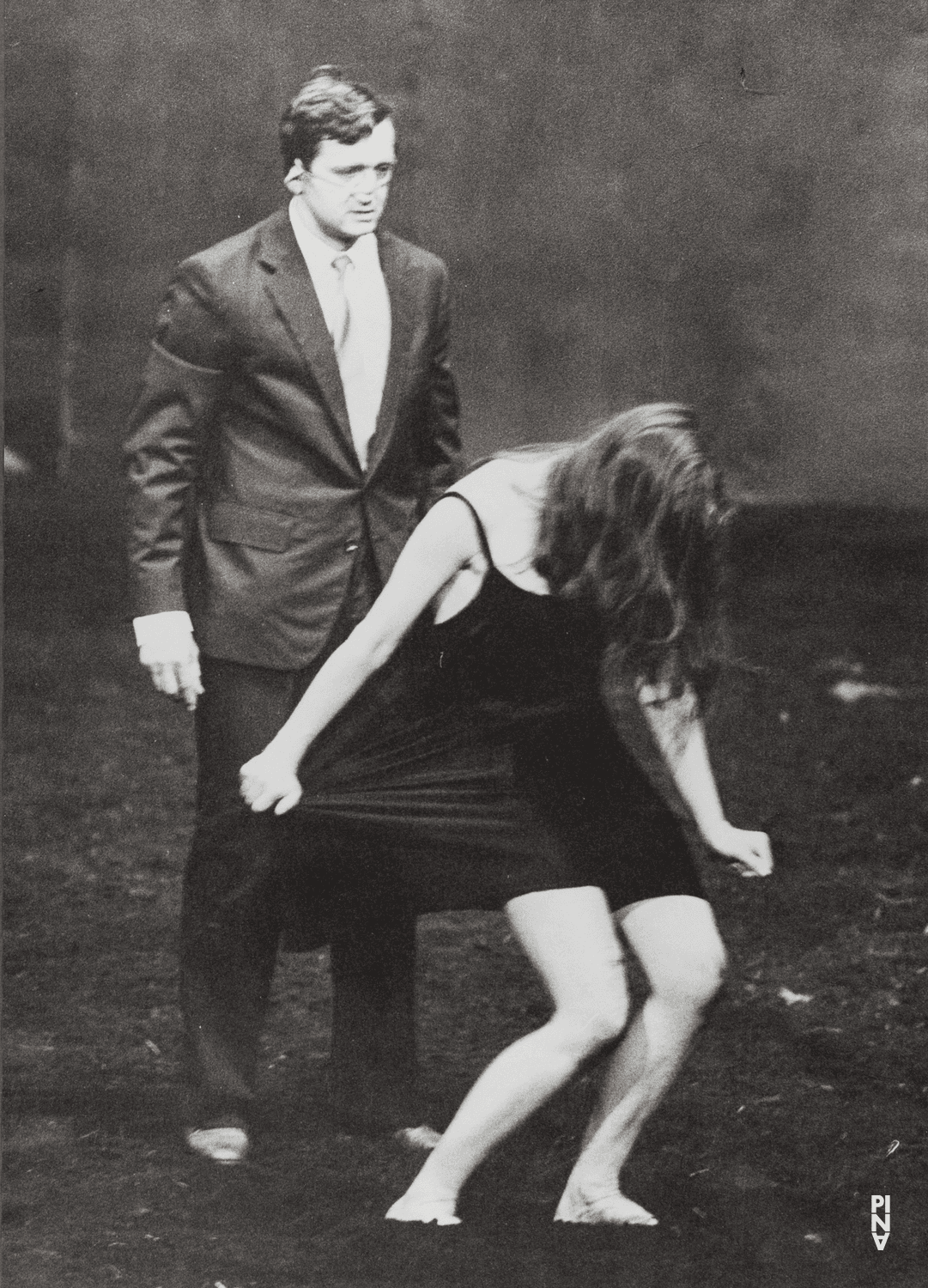 Josephine Ann Endicott et Jan Minařík dans « Auf dem Gebirge hat man ein Geschrei gehört (Sur la montagne, on entendit un hurlement) » de Pina Bausch