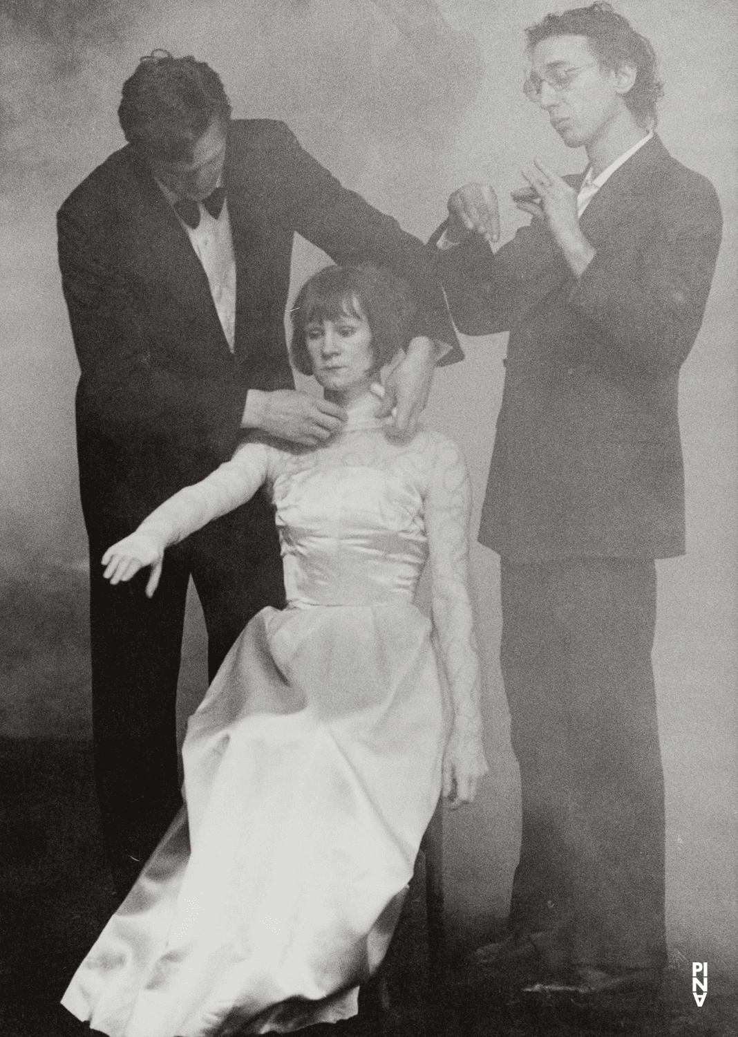 Jan Minařík, Jean Laurent Sasportes und Silvia Kesselheim in „Auf dem Gebirge hat man ein Geschrei gehört“ von Pina Bausch