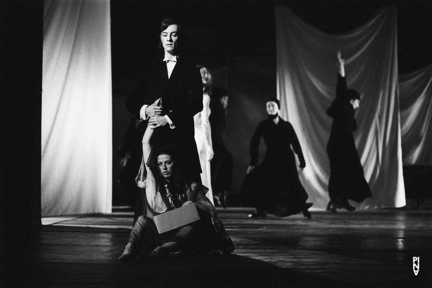 Colleen Finneran-Meessmann in „Iphigenie auf Tauris“ von Pina Bausch mit Tanztheater Wuppertal im Opernhaus Wuppertal (Deutschland), 20. April 1974