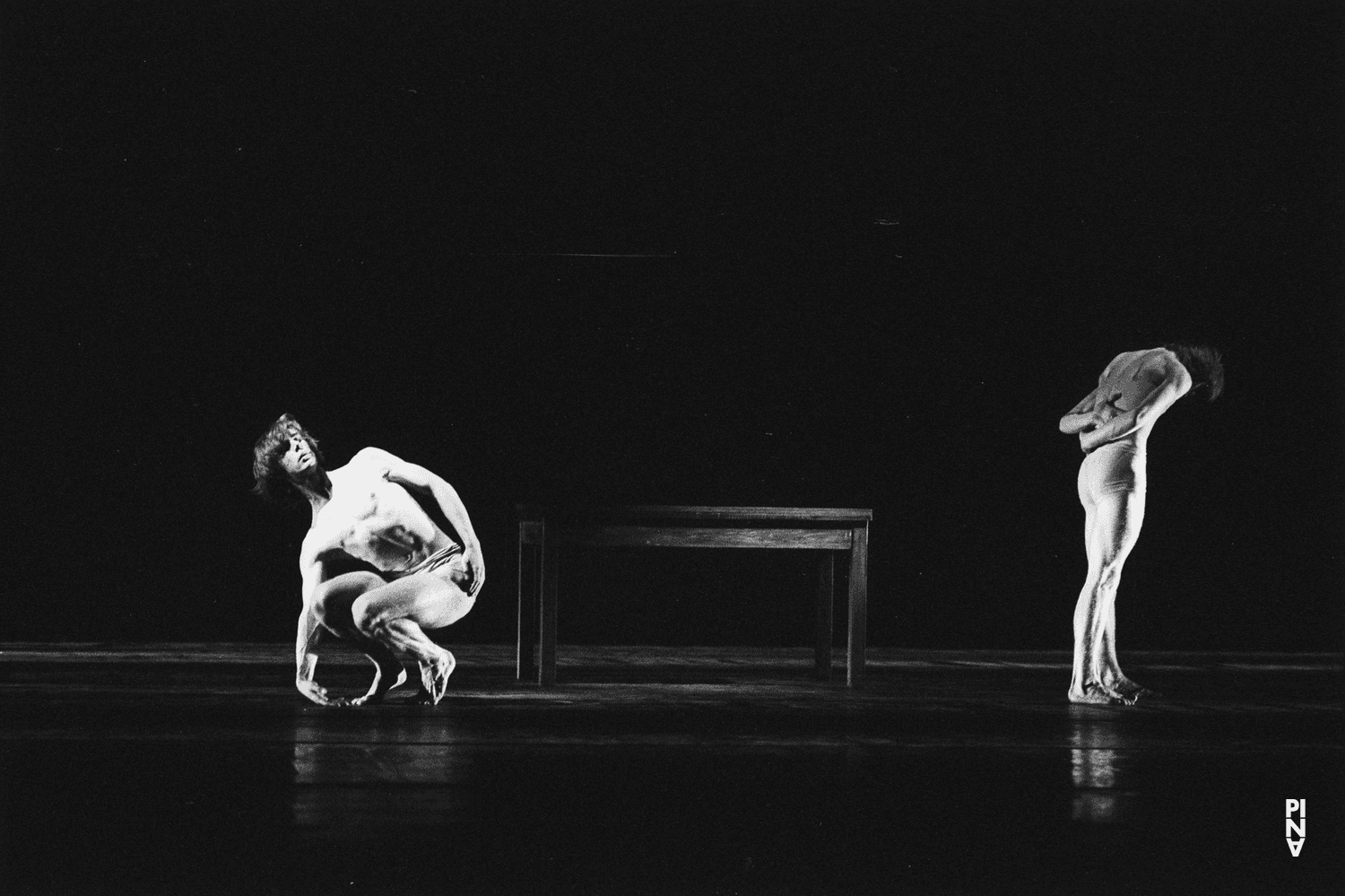 Dominique Mercy und Ed Kortlandt in „Iphigenie auf Tauris“ von Pina Bausch mit Tanztheater Wuppertal im Opernhaus Wuppertal (Deutschland), 20. April 1974
