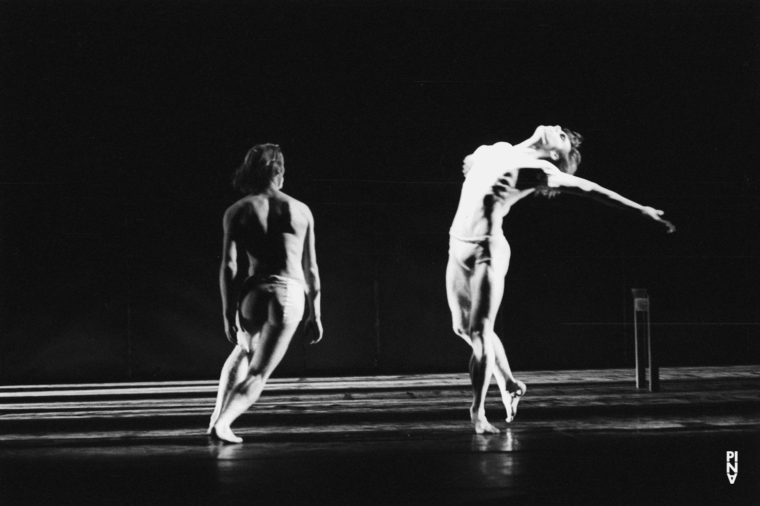 Dominique Mercy und Ed Kortlandt in „Iphigenie auf Tauris“ von Pina Bausch mit Tanztheater Wuppertal im Opernhaus Wuppertal (Deutschland), 20. April 1974
