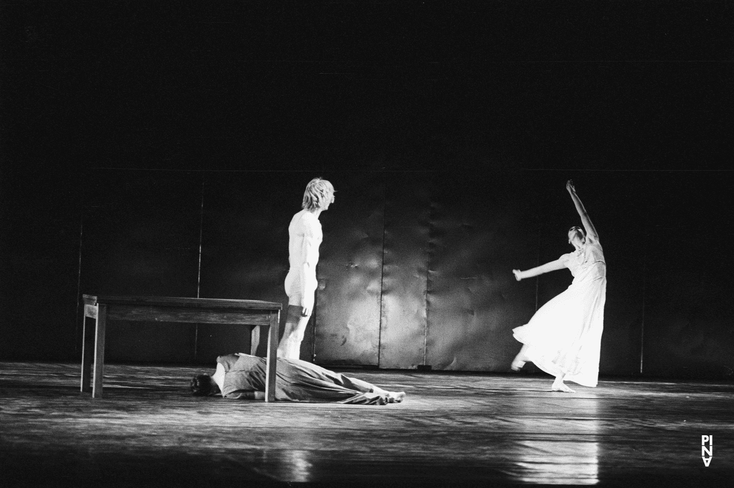 Dominique Mercy und Malou Airaudo in „Iphigenie auf Tauris“ von Pina Bausch mit Tanztheater Wuppertal im Opernhaus Wuppertal (Deutschland), 20. April 1974