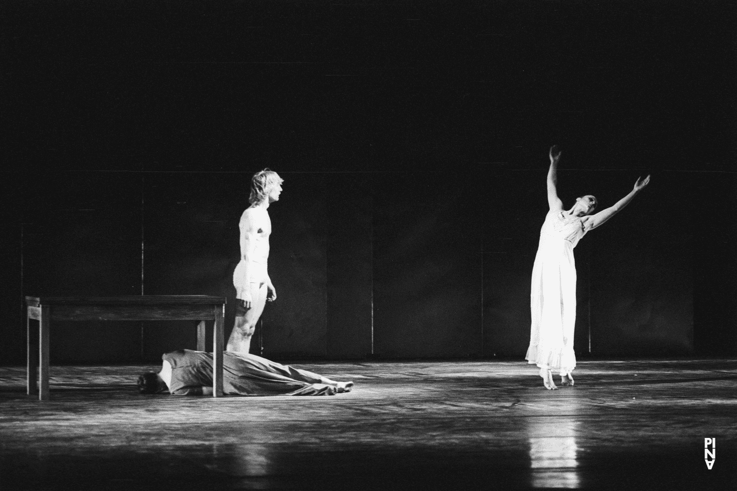 Dominique Mercy und Malou Airaudo in „Iphigenie auf Tauris“ von Pina Bausch mit Tanztheater Wuppertal im Opernhaus Wuppertal (Deutschland), 20. April 1974