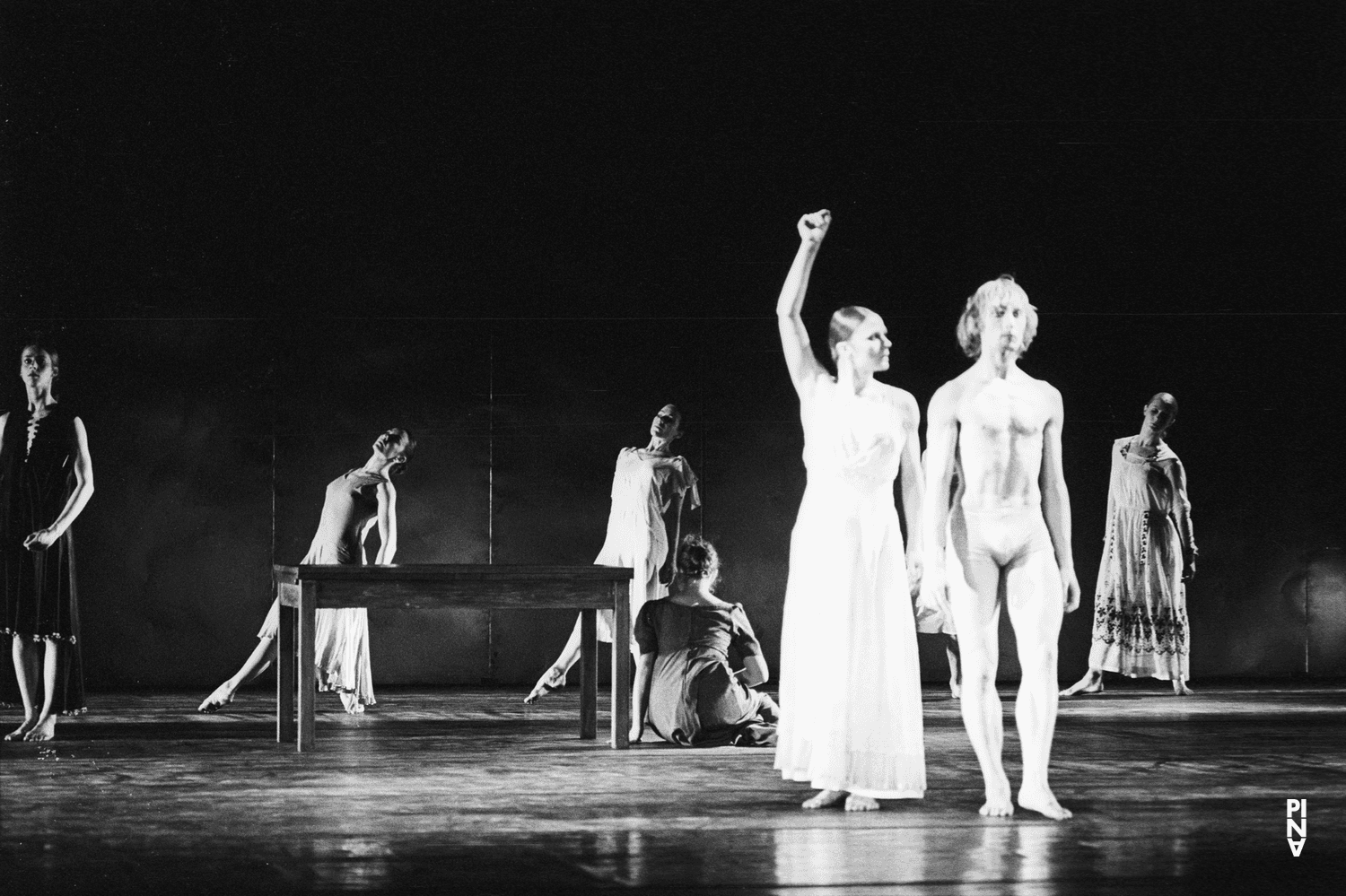 Malou Airaudo und Dominique Mercy in „Iphigenie auf Tauris“ von Pina Bausch mit Tanztheater Wuppertal im Opernhaus Wuppertal (Deutschland), 20. April 1974