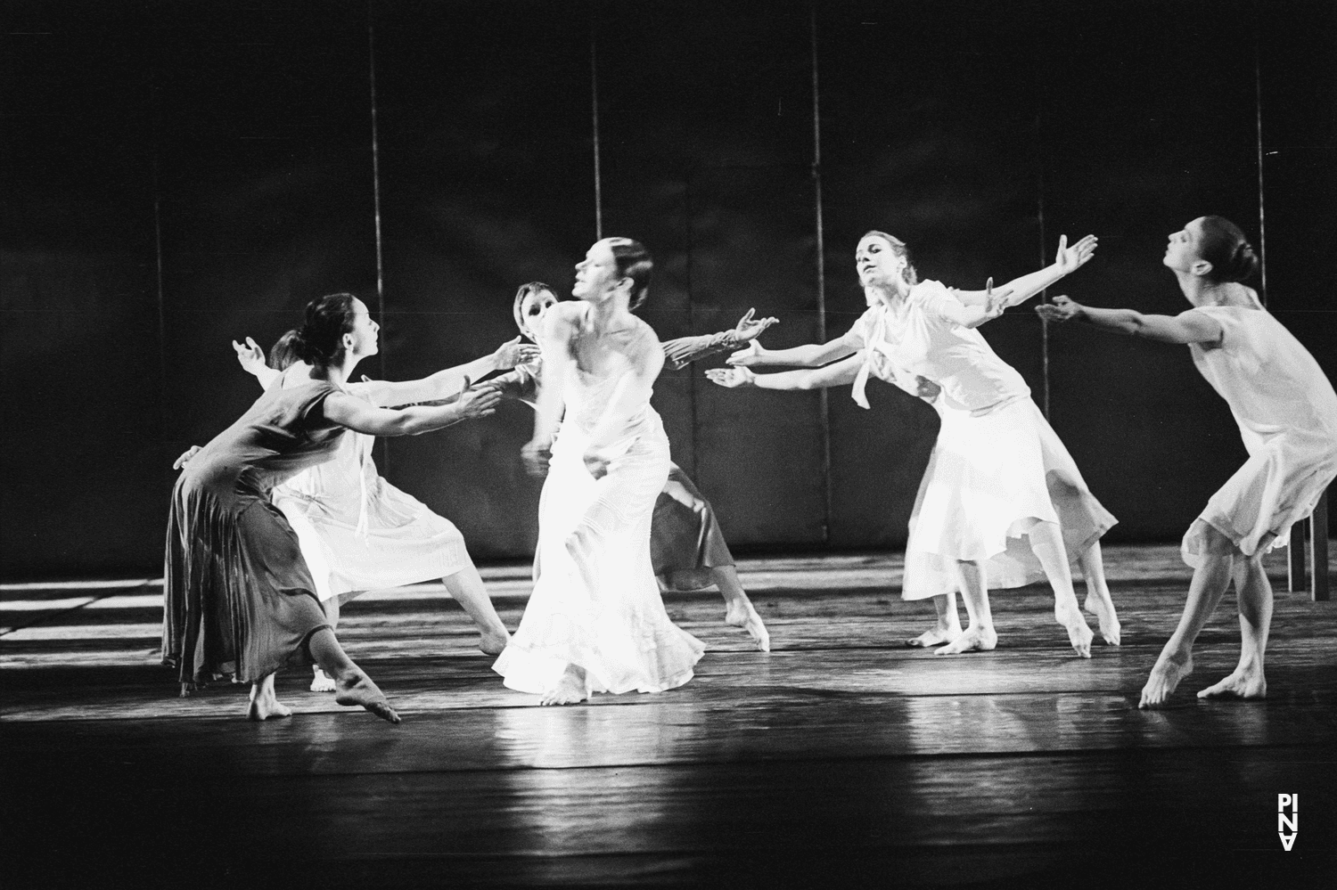 Malou Airaudo dans « Iphigenie auf Tauris » de Pina Bausch à l'Opernhaus Wuppertal, saison 1973/74