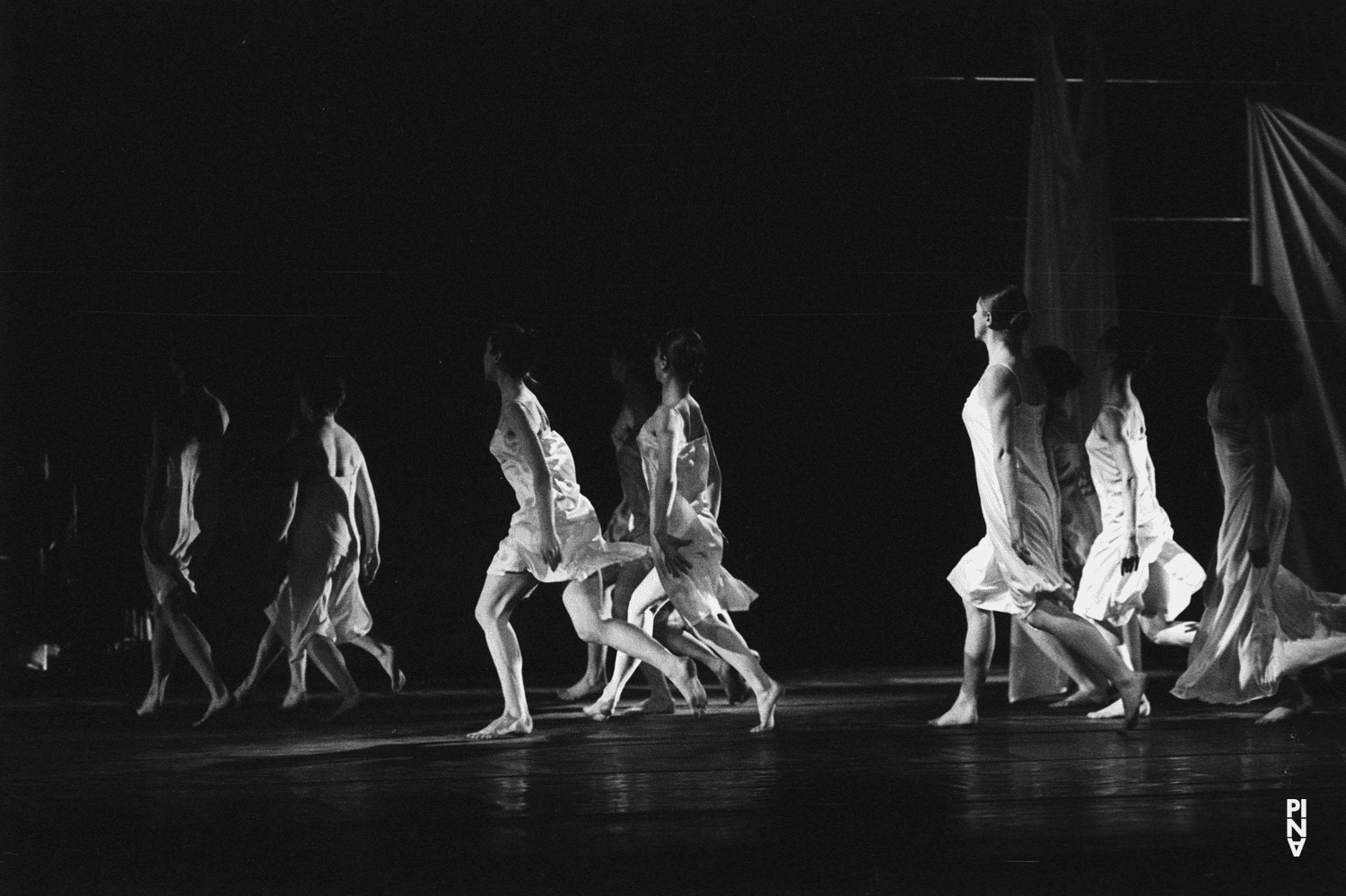 „Iphigenie auf Tauris“ von Pina Bausch mit Tanztheater Wuppertal im Opernhaus Wuppertal (Deutschland), 20. April 1974