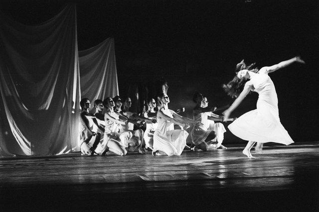 Malou Airaudo in „Iphigenie auf Tauris“ von Pina Bausch im Opernhaus Wuppertal, Spielzeit 1973/74