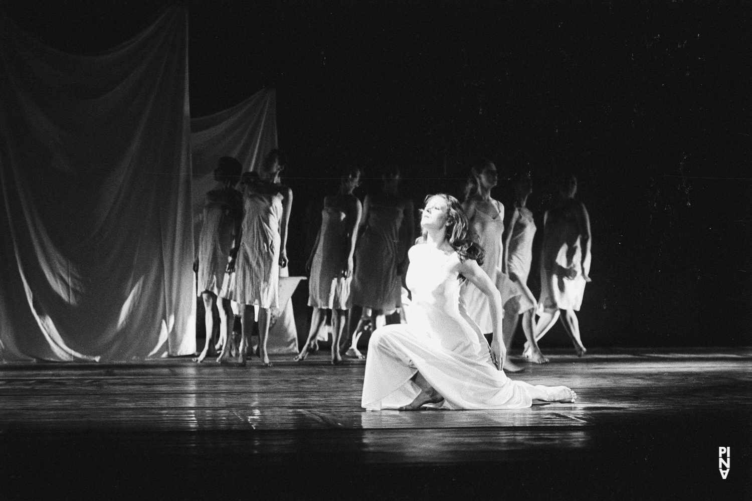 Malou Airaudo in „Iphigenie auf Tauris“ von Pina Bausch mit Tanztheater Wuppertal im Opernhaus Wuppertal (Deutschland), 20. April 1974