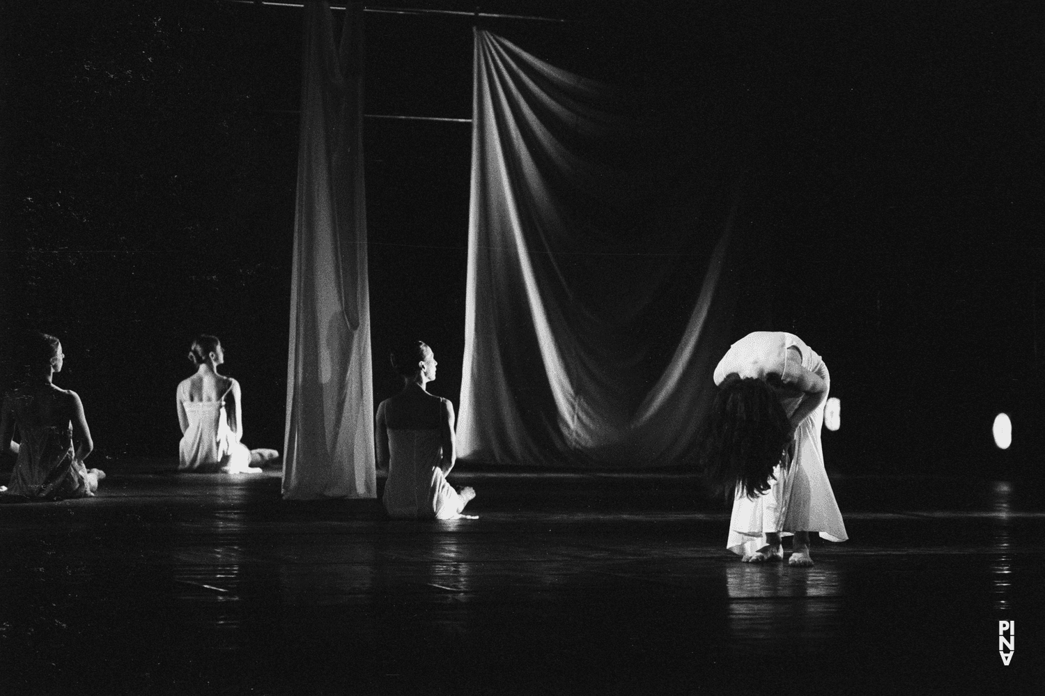 „Iphigenie auf Tauris“ von Pina Bausch mit Tanztheater Wuppertal im Opernhaus Wuppertal (Deutschland), 20. April 1974