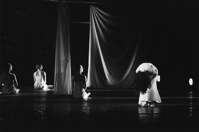 „Iphigenie auf Tauris“ von Pina Bausch mit Tanztheater Wuppertal im Opernhaus Wuppertal (Deutschland), 20. April 1974