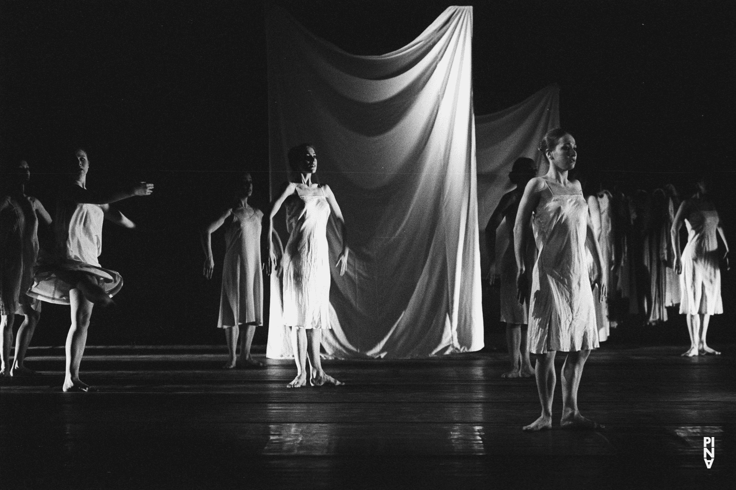 Josephine Ann Endicott in „Iphigenie auf Tauris“ von Pina Bausch mit Tanztheater Wuppertal im Opernhaus Wuppertal (Deutschland), 20. April 1974