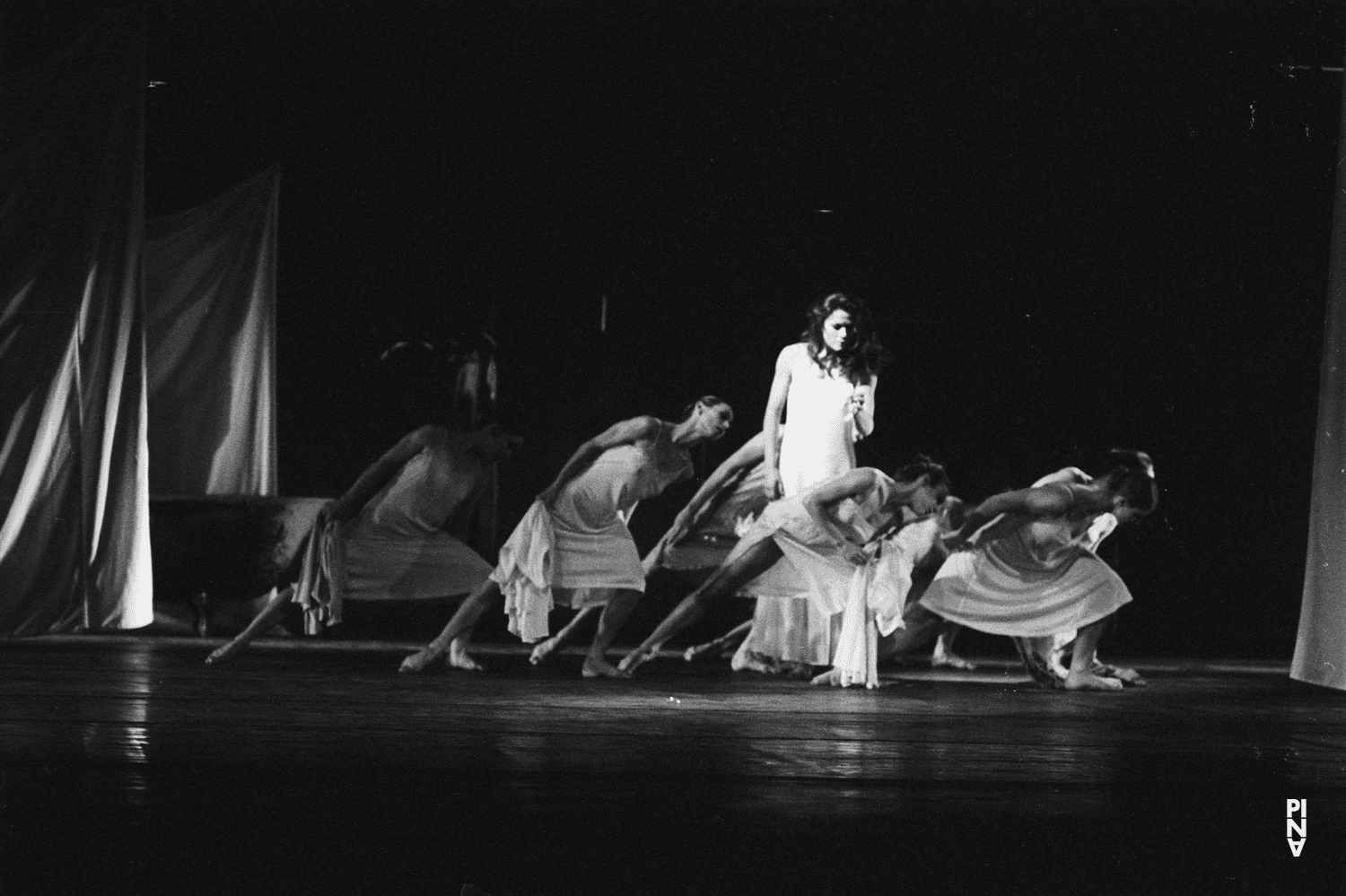 Malou Airaudo dans « Iphigenie auf Tauris » de Pina Bausch à l'Opernhaus Wuppertal, saison 1973/74