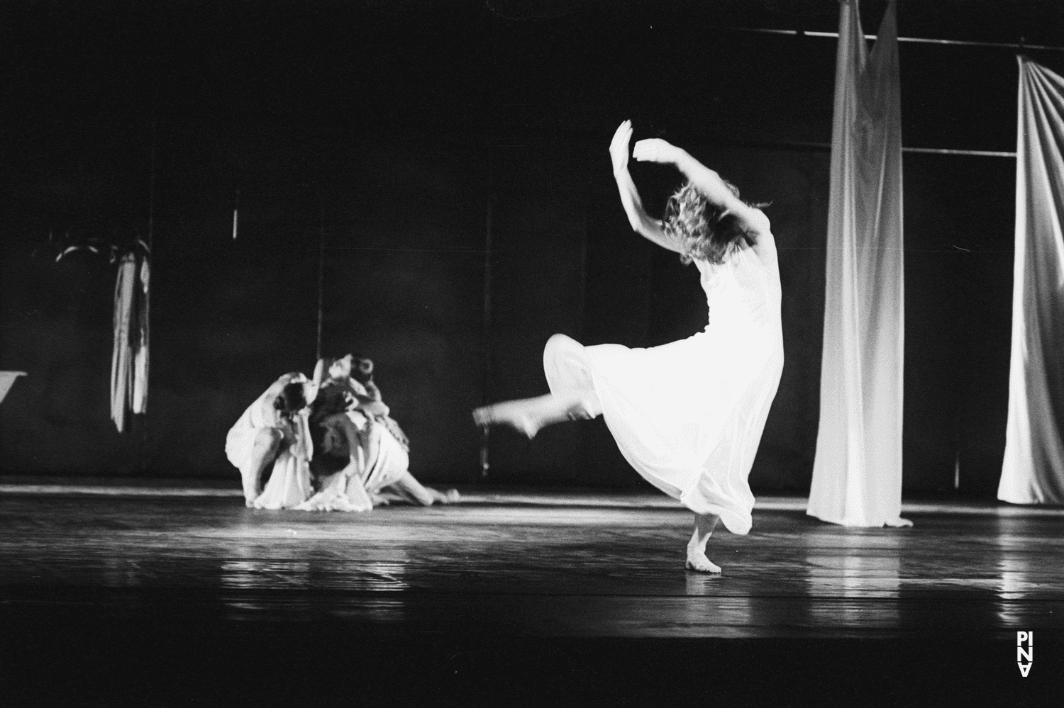 Malou Airaudo in „Iphigenie auf Tauris“ von Pina Bausch mit Tanztheater Wuppertal im Opernhaus Wuppertal (Deutschland), 20. April 1974
