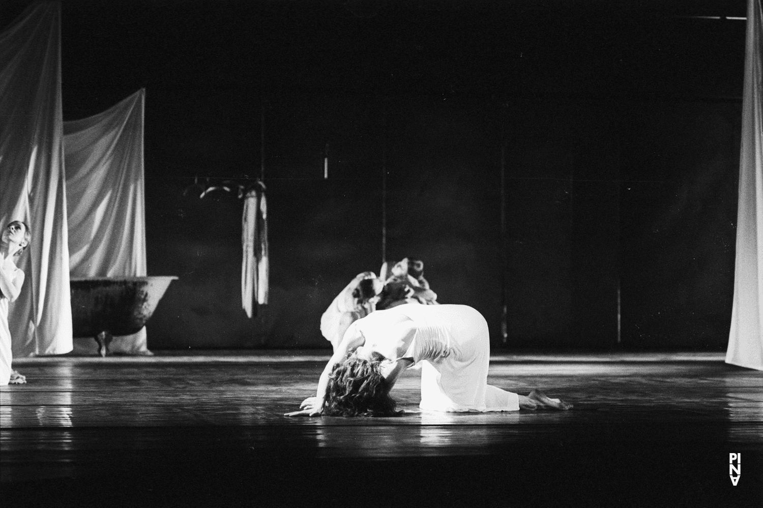 „Iphigenie auf Tauris“ von Pina Bausch mit Tanztheater Wuppertal im Opernhaus Wuppertal (Deutschland), 20. April 1974
