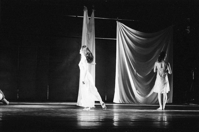 Malou Airaudo in „Iphigenie auf Tauris“ von Pina Bausch mit Tanztheater Wuppertal im Opernhaus Wuppertal (Deutschland), 20. April 1974