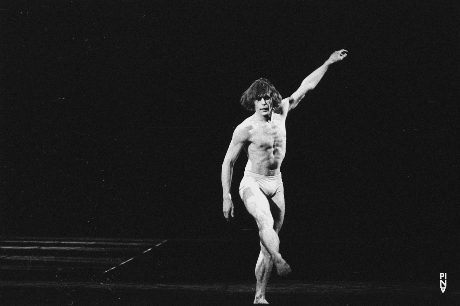 Ed Kortlandt in „Iphigenie auf Tauris“ von Pina Bausch mit Tanztheater Wuppertal im Opernhaus Wuppertal (Deutschland), 20. April 1974
