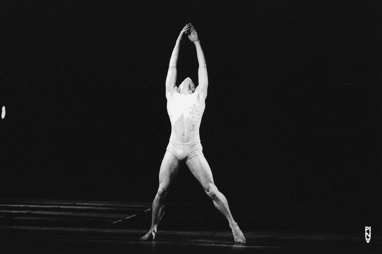 Ed Kortlandt in „Iphigenie auf Tauris“ von Pina Bausch mit Tanztheater Wuppertal im Opernhaus Wuppertal (Deutschland), 20. April 1974