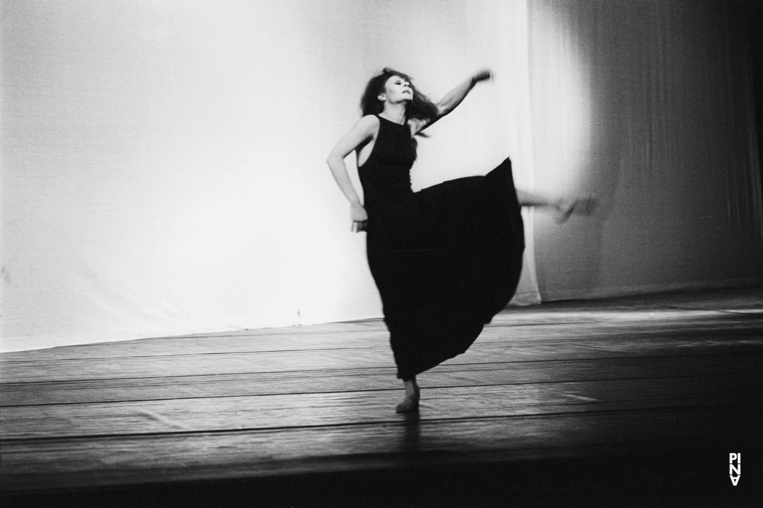 Malou Airaudo in „Iphigenie auf Tauris“ von Pina Bausch mit Tanztheater Wuppertal im Opernhaus Wuppertal (Deutschland), 20. April 1974