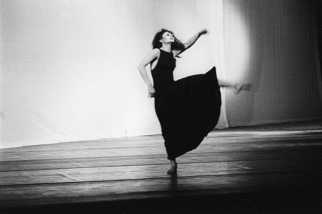 Malou Airaudo dans « Iphigenie auf Tauris » de Pina Bausch avec Tanztheater Wuppertal à l'Opernhaus Wuppertal (Allemagne), 20 avril 1974